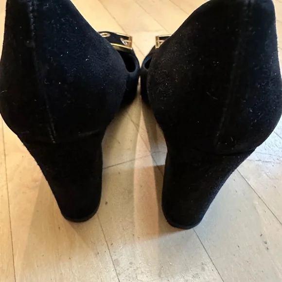GUCCI Black suede Block Heel with gold buckle pump, 37/7,   GD1203 - Picture 9 of 10